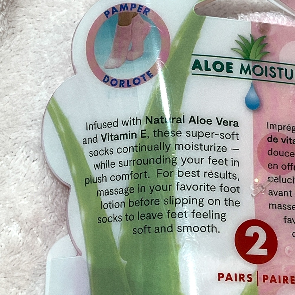 NEW One Pair Pink Polka Dot  Aloe Moisture Socks from Earth Therapeutics - Picture 5 of 9